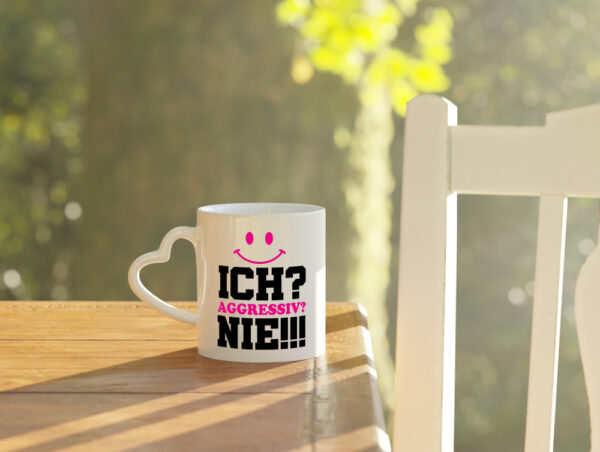 Ich? Aggressiv? Nie!!! - Herzhenkel Tasse - Kaffeetasse / Geschenk / Familie