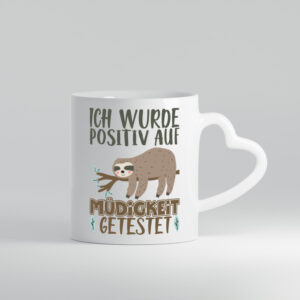 Positiv auf Müde getestet - Herzhenkel Tasse - Kaffeetasse / Geschenk / Familie