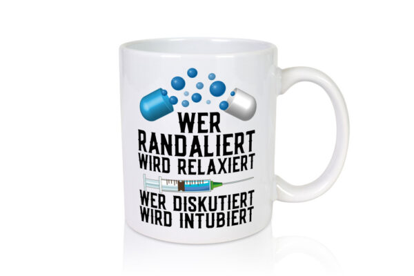 Wer randaliert wird relaxiert | Arzt | Spritze | Pillen - Tasse Weiss - Kaffeetasse / Geschenk / Familie