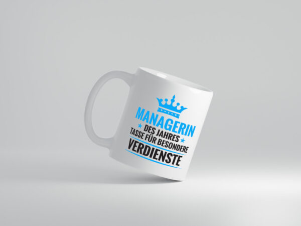 Besonderer Verdienst: Managerin | Management - Tasse Weiss - Kaffeetasse / Geschenk / Familie