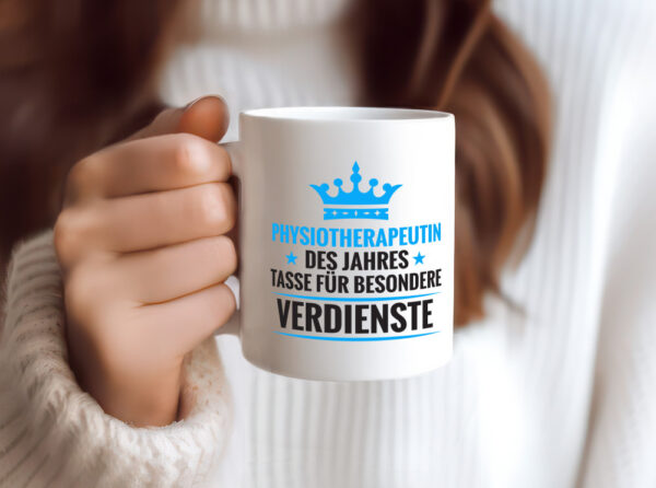 Besonderer Verdienst: Physiotherapeutin - Tasse Weiss - Kaffeetasse / Geschenk / Familie