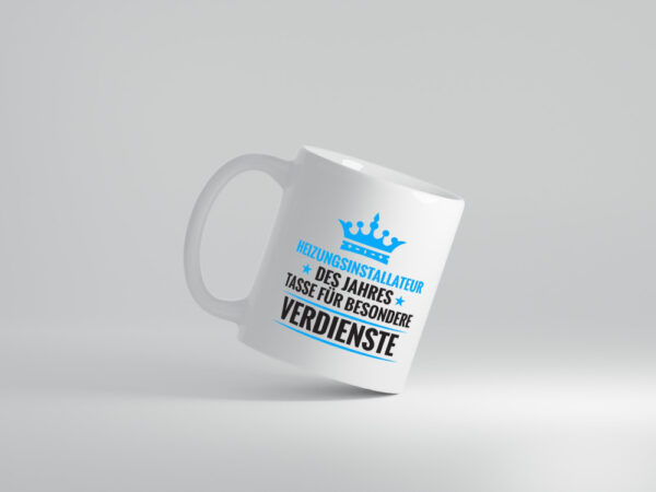 Besonderer Verdienst: Heizungsinstallateur | Heizungsbauer - Tasse Weiss - Kaffeetasse / Geschenk / Familie