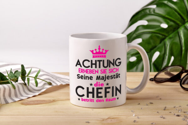 Seine Majestät Chefin | Führungskraft | Vorgesetzte - Tasse Weiss - Kaffeetasse / Geschenk / Familie