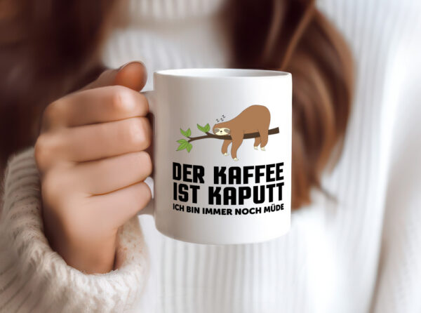kaffee ist kaputt ich bin noch müde | Faultier | schlafen - Tasse Weiss - Kaffeetasse / Geschenk / Familie