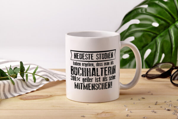 Neuste Studien: Buchhalterin | Buchhaltung Humor - Tasse Weiss - Kaffeetasse / Geschenk / Familie