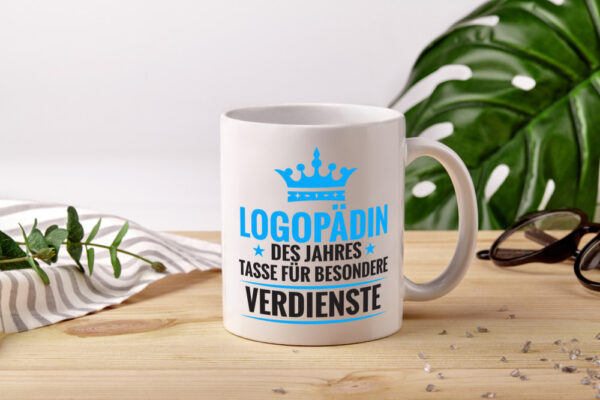 Besonderer Verdienst: Logopädin | Sprachtherapie - Tasse Weiss - Kaffeetasse / Geschenk / Familie