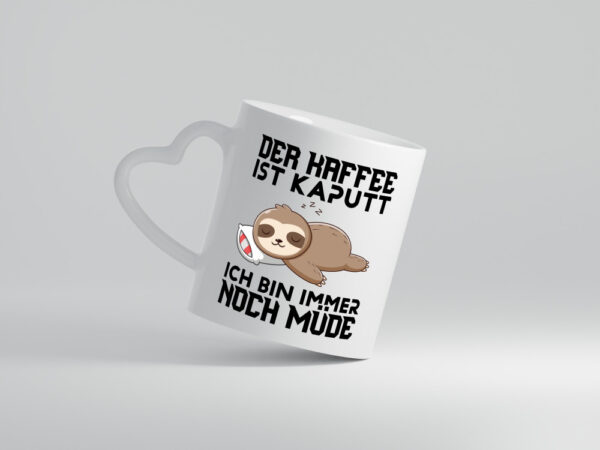 Der Kaffee ist kaputt ich bin müde - Herzhenkel Tasse - Kaffeetasse / Geschenk / Familie