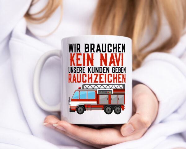 Wir brauchen kein Navi | Feuerwehr | Brand | Rauchzeichen - Tasse Weiss - Kaffeetasse / Geschenk / Familie