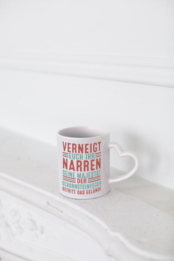 Verneigt euch: Schornsteinfeger | Kaminkehrer - Herzhenkel Tasse - Kaffeetasse / Geschenk / Familie