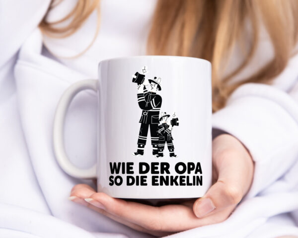 Wie der Opa, so die Enkelin | Opa | Enkelin | Uniform - Tasse Weiss - Kaffeetasse / Geschenk / Familie