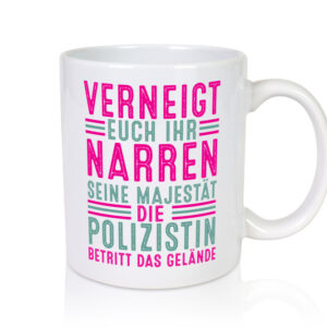 Verneigt euch: Polizistin | Beruf Polizei - Tasse Weiss - Kaffeetasse / Geschenk / Familie