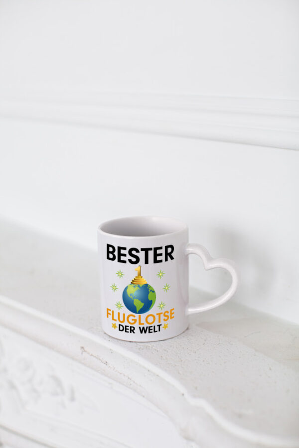 Welt Bester Fluglotse | Flugverkehr | Flughafen - Herzhenkel Tasse - Kaffeetasse / Geschenk / Familie