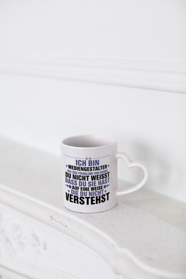 Löse Probleme: Mediengestalter | Medien - Herzhenkel Tasse - Kaffeetasse / Geschenk / Familie