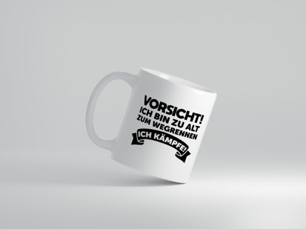 Vorsicht ich bin zu alt zum wegrennen | Ich kämpfe - Tasse Weiss - Kaffeetasse / Geschenk / Familie