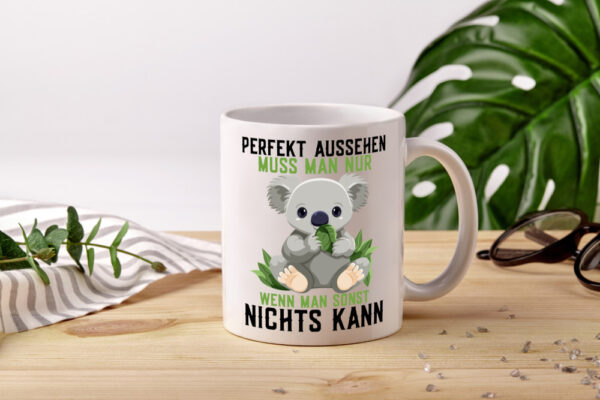 Perfekt Aussehen | Kompetenz | süßer Koala | Frauen - Tasse Weiss - Kaffeetasse / Geschenk / Familie