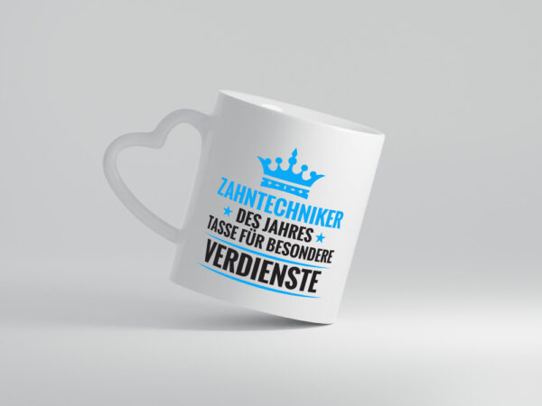 Besonderer Verdienst: Zahntechniker | Zahnmedizin - Herzhenkel Tasse - Kaffeetasse / Geschenk / Familie
