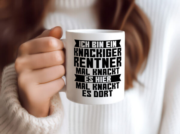Ein knackiger Rentner | Ruhestand | Ruhegenuss - Tasse Weiss - Kaffeetasse / Geschenk / Familie