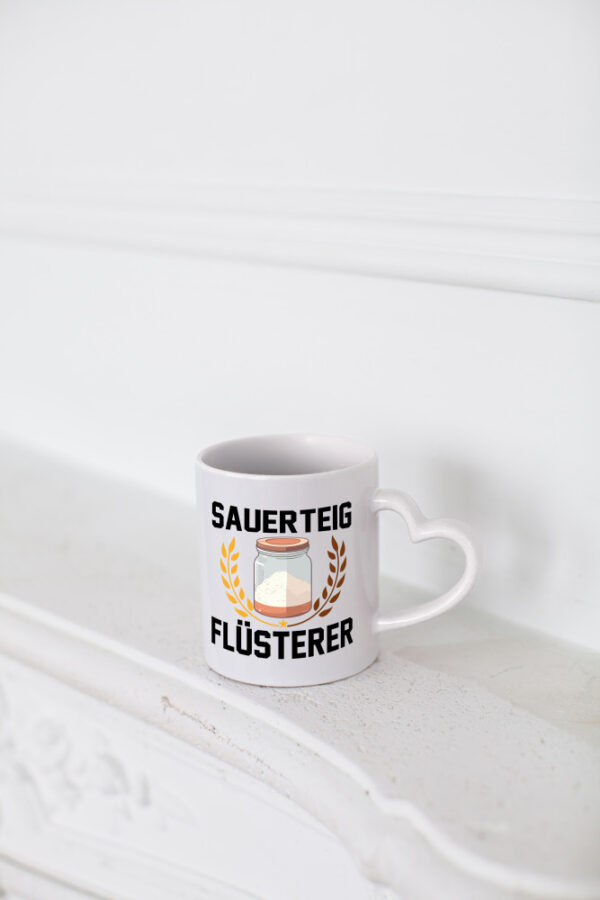 Sauerteig Flüsterer | Bäcker | Backen - Herzhenkel Tasse - Kaffeetasse / Geschenk / Familie