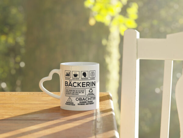 Achtung Probleme Bäckerin | Bäckerei | Frauen | Backen - Herzhenkel Tasse - Kaffeetasse / Geschenk / Familie