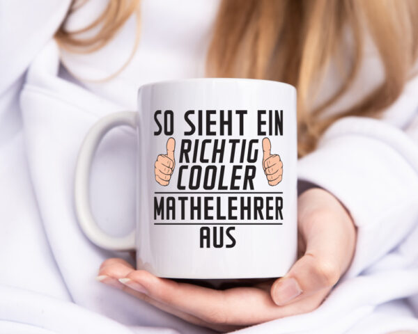 Richtig Cooler Mathelehrer | Lehrer | Mathe - Tasse Weiss - Kaffeetasse / Geschenk / Familie