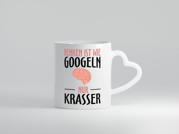 Denken ist wie Googeln | Krass | lustiger Spruch | Gehirn - Herzhenkel Tasse - Kaffeetasse / Geschenk / Familie