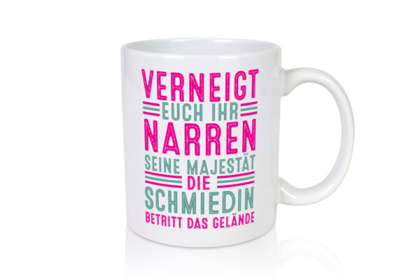 Verneigt euch: Schmiedin | Schmied | Beruf Schmiederei - Tasse Weiss - Kaffeetasse / Geschenk / Familie