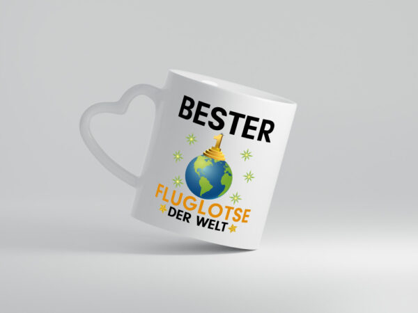 Welt Bester Fluglotse | Flugverkehr | Flughafen - Herzhenkel Tasse - Kaffeetasse / Geschenk / Familie