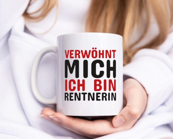 Verwöhnt mich | Rentnerin Tasse | Statement | Ruhestand - Tasse Weiss - Kaffeetasse / Geschenk / Familie