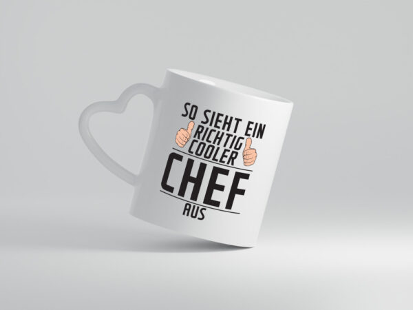 Richtig Cooler Chef | Führungskraft | Vorgesetzter - Herzhenkel Tasse - Kaffeetasse / Geschenk / Familie