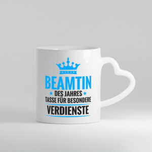 Besonderer Verdienst: Beamtin | Verbeamtung | Dienst - Herzhenkel Tasse - Kaffeetasse / Geschenk / Familie