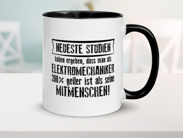 Neuste Studien: Elektromechaniker | Mechaniker | Elektrik Farbige Tasse - Kaffeetasse / Geschenk / Familie