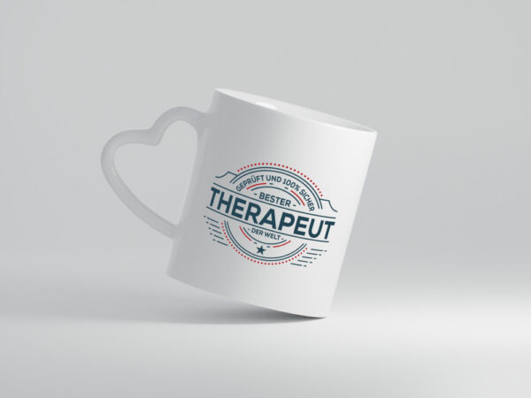 Geprüft und sicher: Therapeut | Psychotherapie | Therapie - Herzhenkel Tasse - Kaffeetasse / Geschenk / Familie