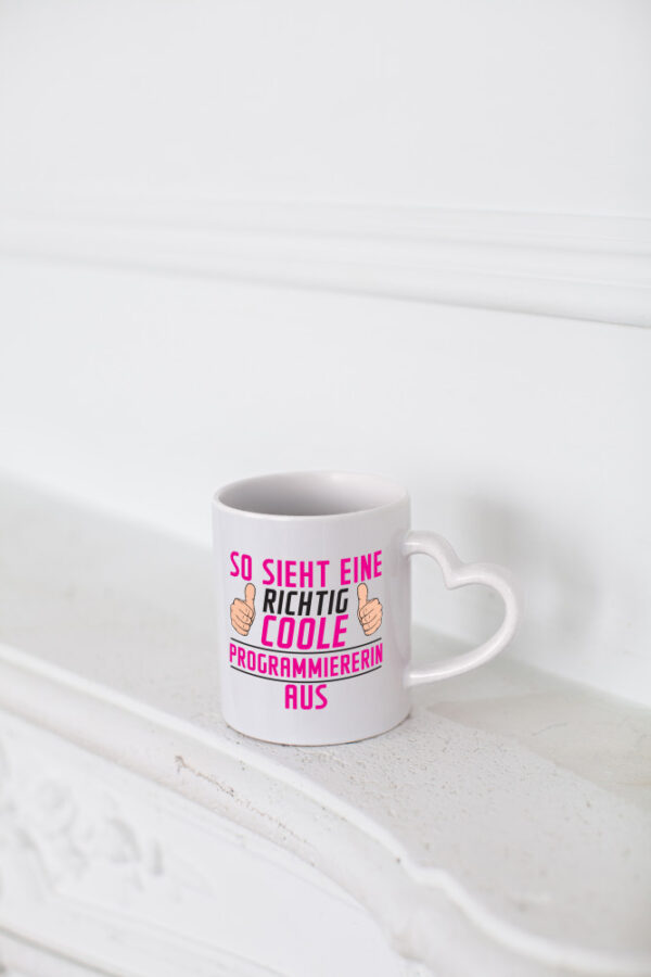 Richtig Coole Programmiererin | Software Entwickler - Herzhenkel Tasse - Kaffeetasse / Geschenk / Familie