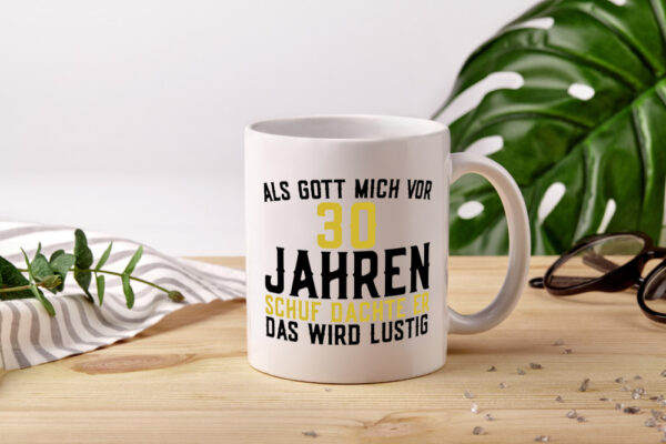 Als Gott mich schuf | 30er | runder Geburtstag | Jubiläum - Tasse Weiss - Kaffeetasse / Geschenk / Familie