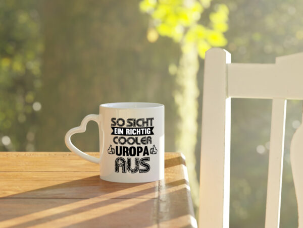So sieht ein cooler uropa aus | Uropa | Enkel - Herzhenkel Tasse - Kaffeetasse / Geschenk / Familie