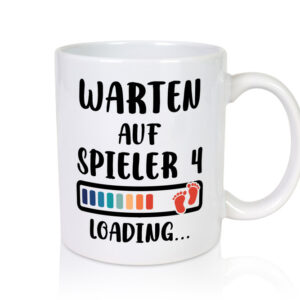 Warten auf Spieler 4 | Ankündigung Schwangerschaft - Tasse Weiss - Kaffeetasse / Geschenk / Familie