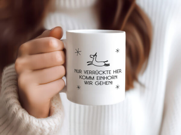 Nur verrückte hier | Einhorn | lass uns gehen - Tasse Weiss - Kaffeetasse / Geschenk / Familie