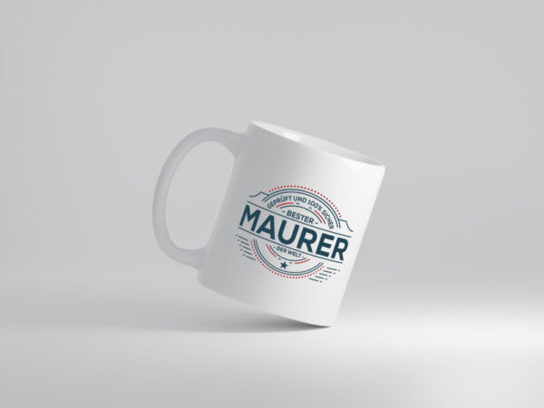 Geprüft und sicher: Maurer | Bau | Handwerker - Tasse Weiss - Kaffeetasse / Geschenk / Familie
