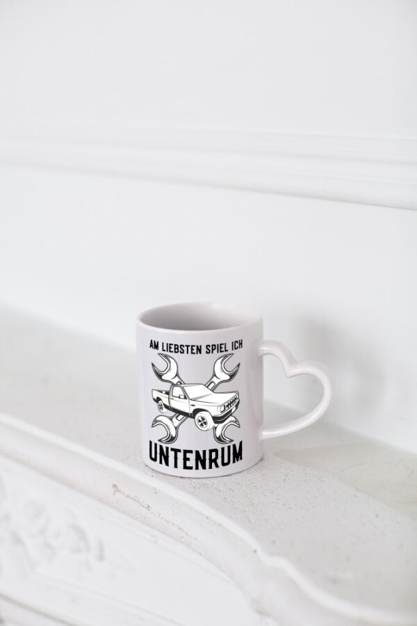Spiele am liebsten untenrum | Werkstatt | Mechaniker | Tunen - Herzhenkel Tasse - Kaffeetasse / Geschenk / Familie