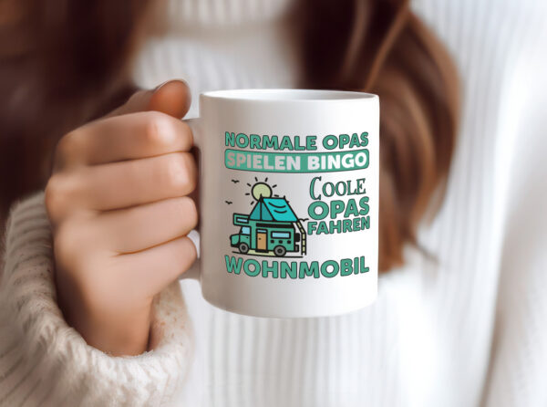 Opas spielen Bingo, coole fahren Wohnmobil | Vögel - Tasse Weiss - Kaffeetasse / Geschenk / Familie
