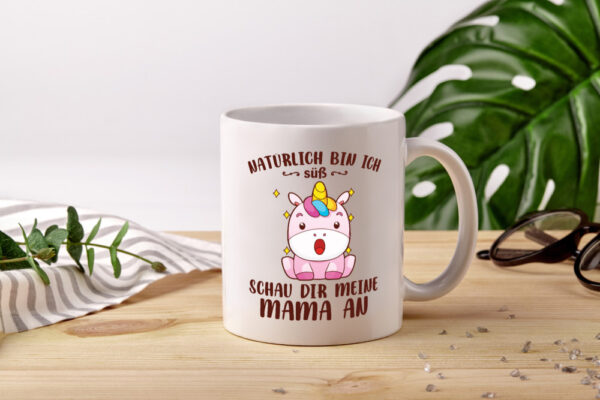 Ich bin süß schau dir meine Mama an | Muttertag | Einhorn - Tasse Weiss - Kaffeetasse / Geschenk / Familie