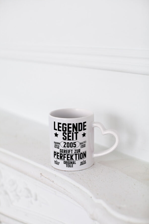 Legende seit 2005 | Geburtstag | Gut gereift | Whiskey Logo - Herzhenkel Tasse - Kaffeetasse / Geschenk / Familie