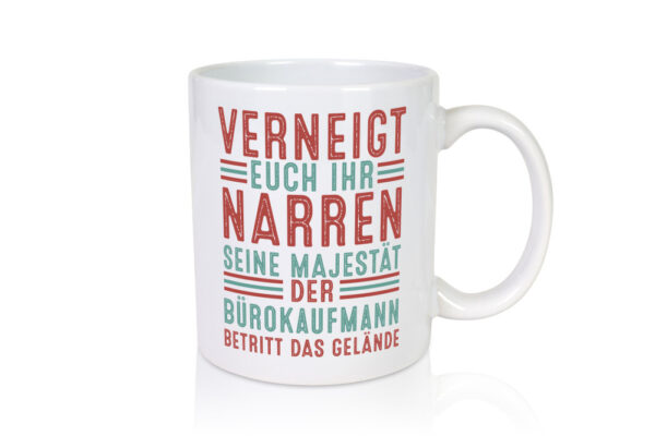 Verneigt euch: Bürokaufmann | Kaufmann - Tasse Weiss - Kaffeetasse / Geschenk / Familie