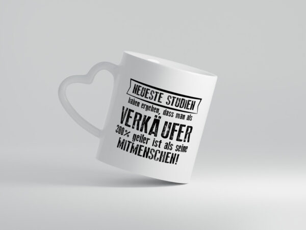 Neuste Studien: Verkäufer | Kollege | Verkaufsjob - Herzhenkel Tasse - Kaffeetasse / Geschenk / Familie