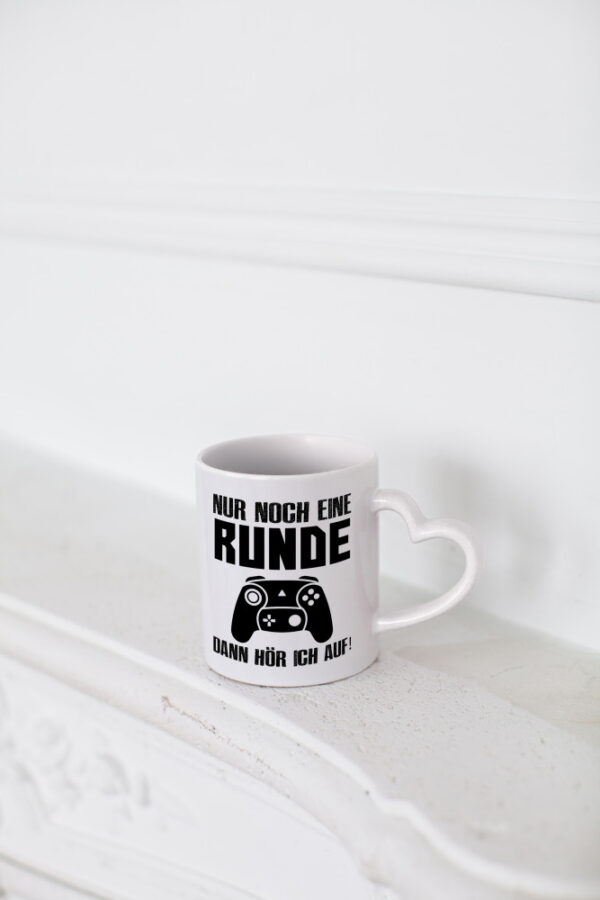 Nur noch eine Runde | Gamer Tasse | Zocken | Controller - Herzhenkel Tasse - Kaffeetasse / Geschenk / Familie