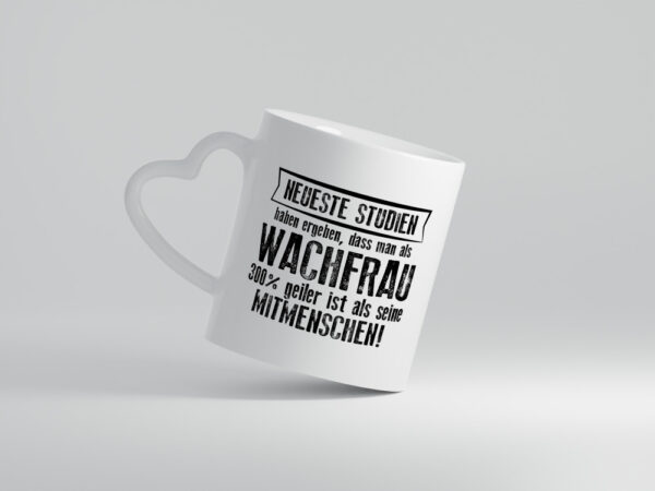 Neuste Studien: Wachfrau | Wachpersonal | Nachtwächter - Herzhenkel Tasse - Kaffeetasse / Geschenk / Familie