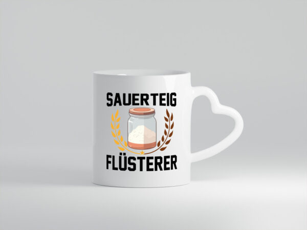 Sauerteig Flüsterer | Bäcker | Backen - Herzhenkel Tasse - Kaffeetasse / Geschenk / Familie