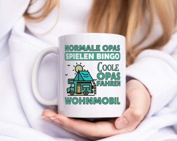 Opas spielen Bingo, coole fahren Wohnmobil | Vögel - Tasse Weiss - Kaffeetasse / Geschenk / Familie