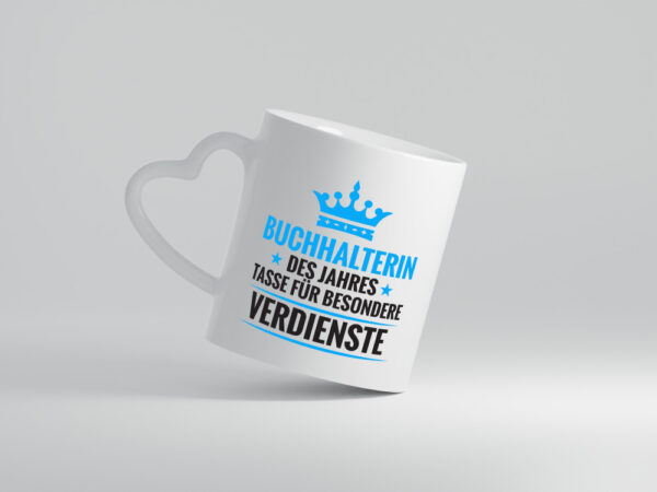Besonderer Verdienst: Buchhalterin | Buchhaltung Humor - Herzhenkel Tasse - Kaffeetasse / Geschenk / Familie