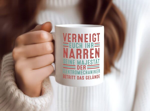 Verneigt euch: Elektromechaniker | Mechaniker - Tasse Weiss - Kaffeetasse / Geschenk / Familie